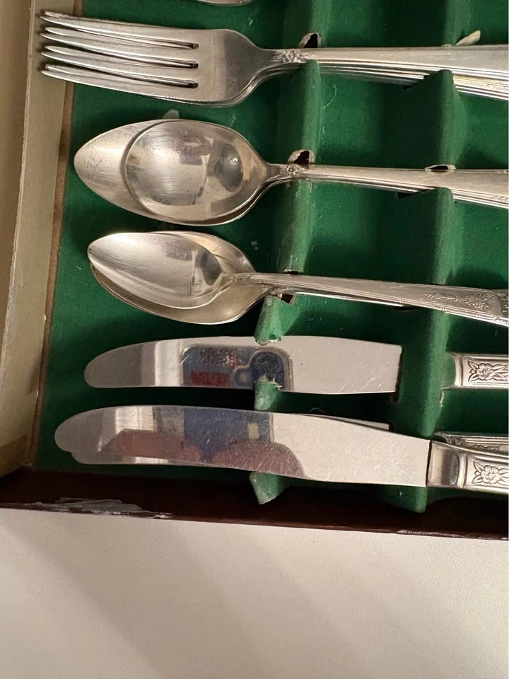 Vintage Floral Pattern Silverware Set - 19 Pieces - photo 3