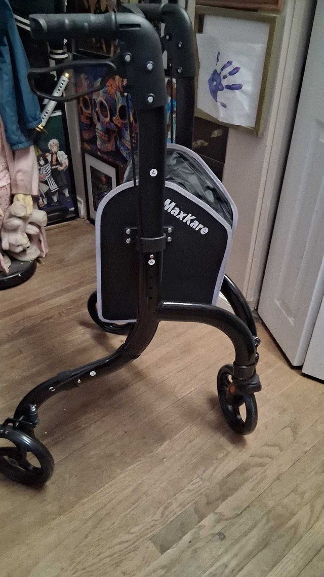 MaxKare 3-Wheel Walker