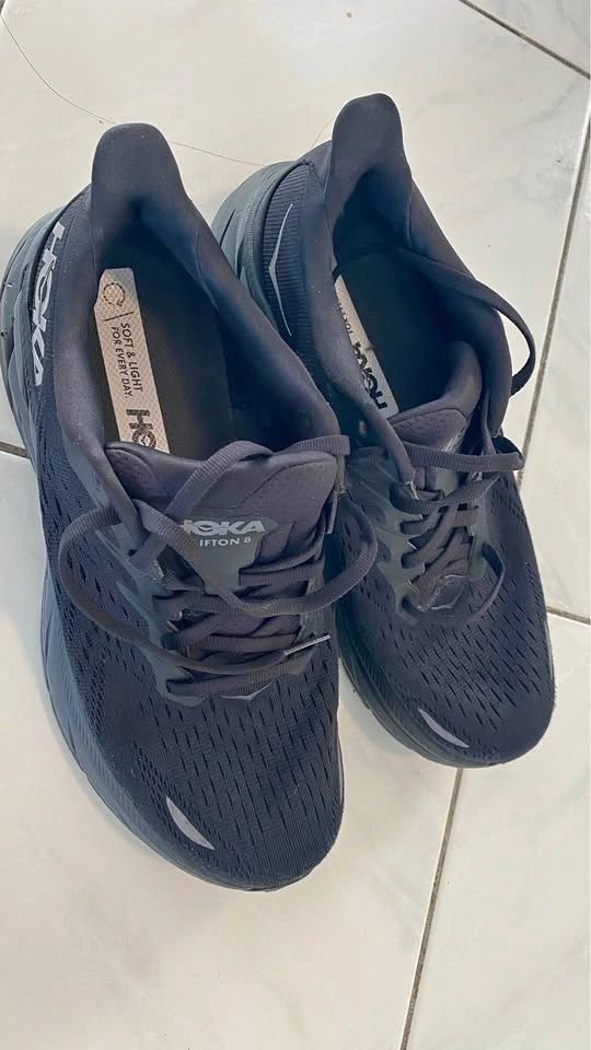HOKA Clifton Women’s size 8 .. 65$ OBO