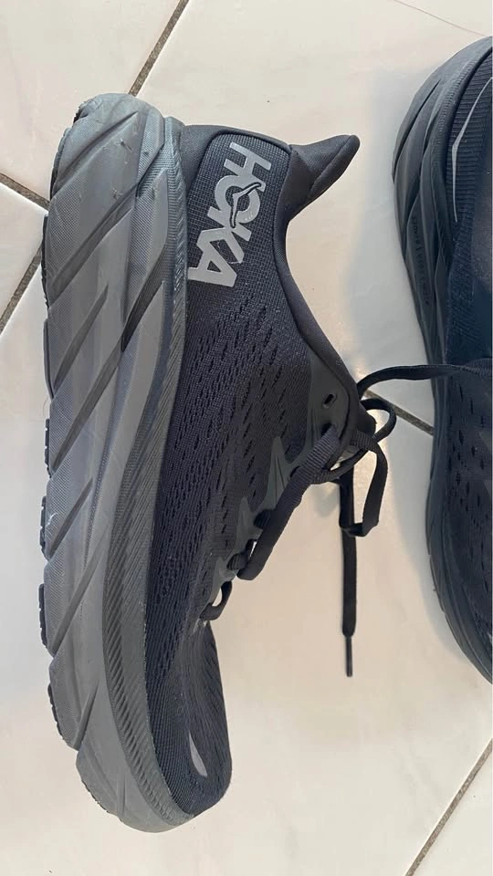HOKA Clifton Women’s size 8 .. 65$ OBO - photo 2
