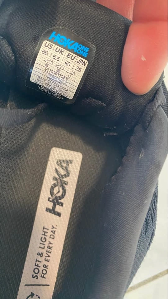 HOKA Clifton Women’s size 8 .. 65$ OBO - photo 3