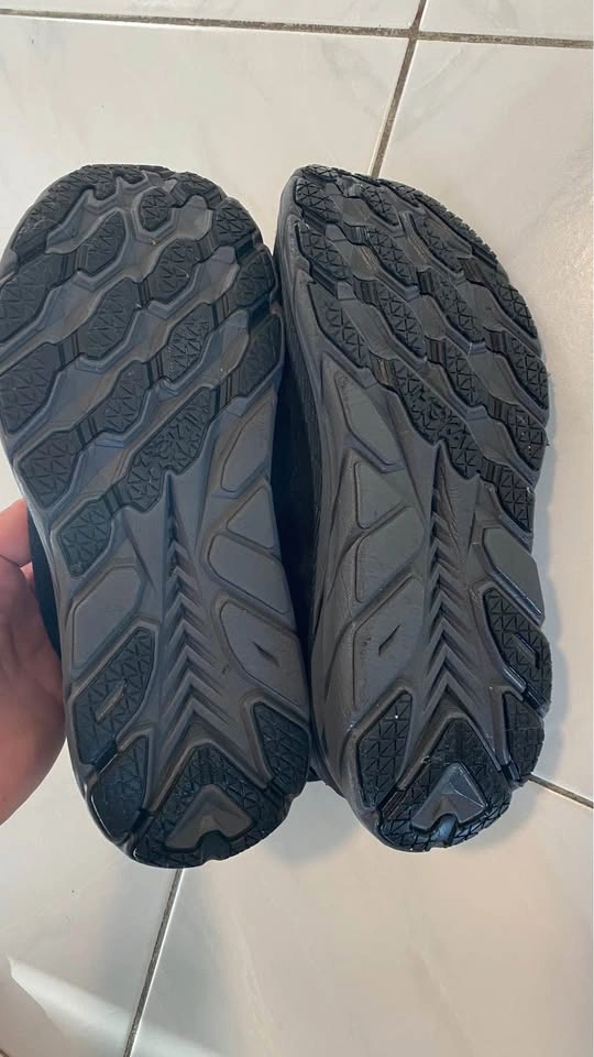 HOKA Clifton Women’s size 8 .. 65$ OBO - photo 4
