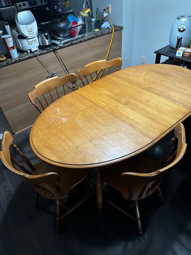 Wood Expandable Dining Table + 4 Matching Chairs
