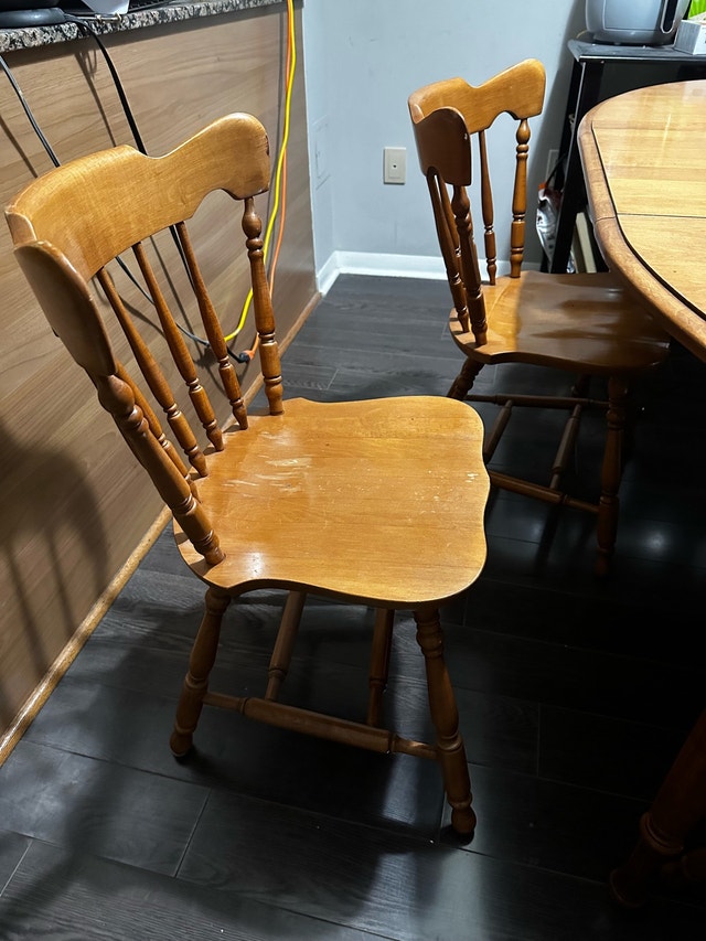 Wood Expandable Dining Table + 4 Matching Chairs - photo 3