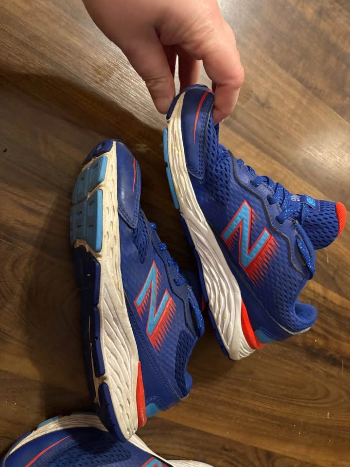 Boys Runners Size 3 - photo 2
