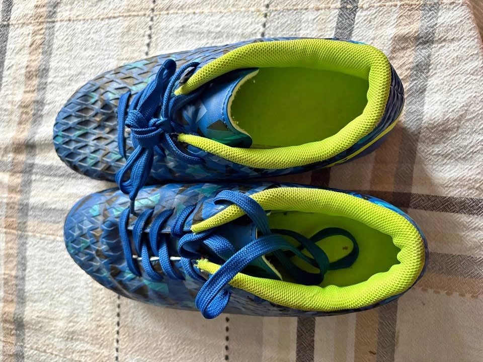 Soccer Cleats Size 5