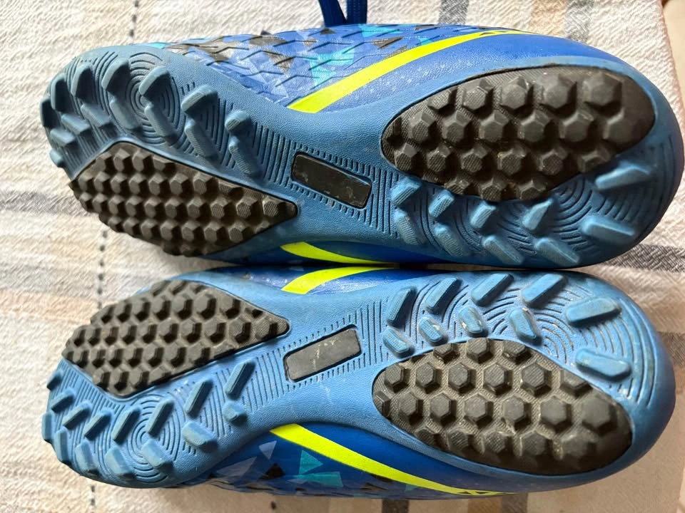 Soccer Cleats Size 5 - photo 2
