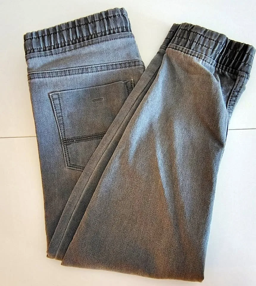 🛍️✨ BUY 3+ ITEMS, GET 50% OFF Kids’ Pants Bundle – Size 6 thumbnail