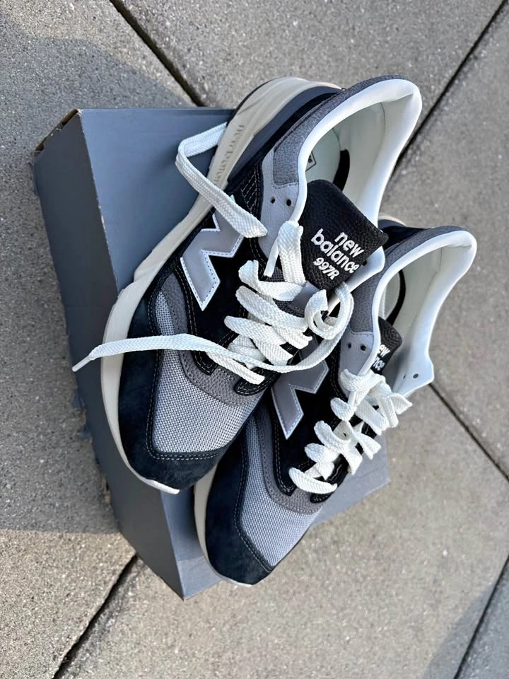 New Balance 997R Sneakers