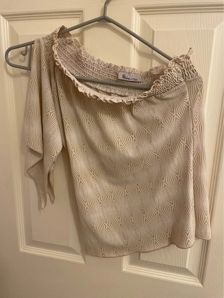 Niche Beige Off-Shoulder Patterned Top - photo 2