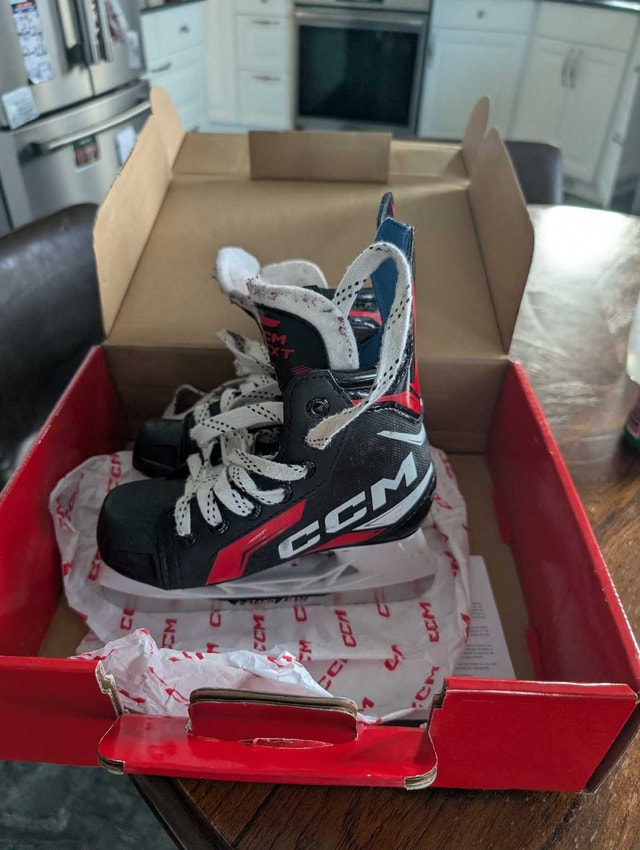 CCM Next Youth Size 13 Skates - photo 3