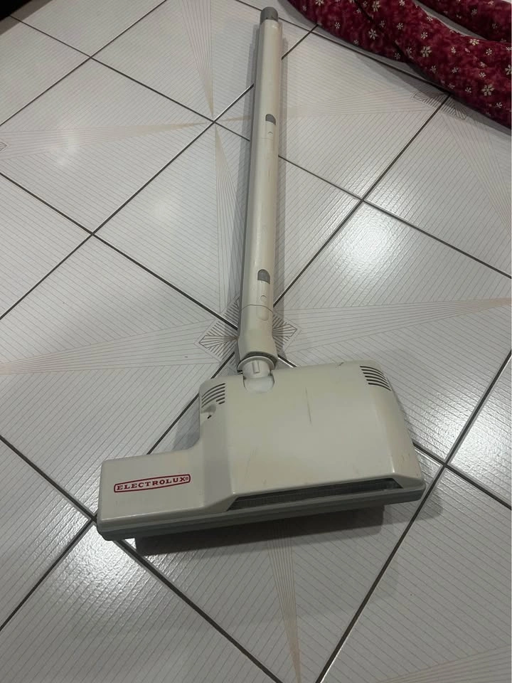 Electrolux Central Vacuum Hose and Power Head - photo 4