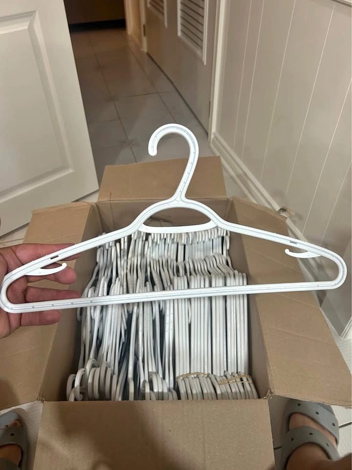 Bulk White Plastic Clothes Hangers