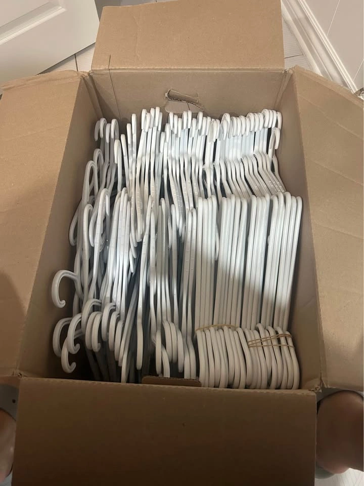 Bulk White Plastic Clothes Hangers - photo 2