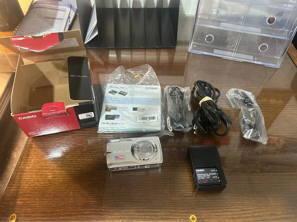 Casio Exilim EX-Z550 Digital Camera - photo 2