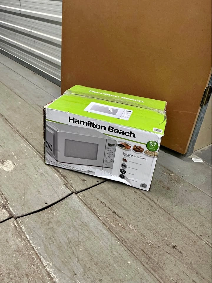 Hamilton Beach 0.7 cu. ft. Microwave Oven