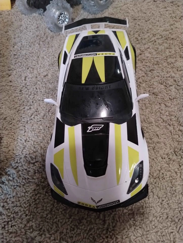 Large Toy Crane and New Bright RC Cars Lot - photo 4