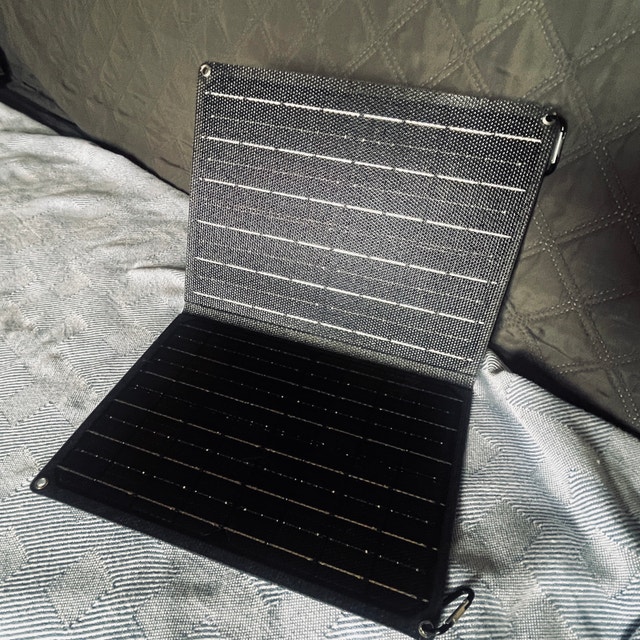 Takki Portable Solar Charger - photo 2