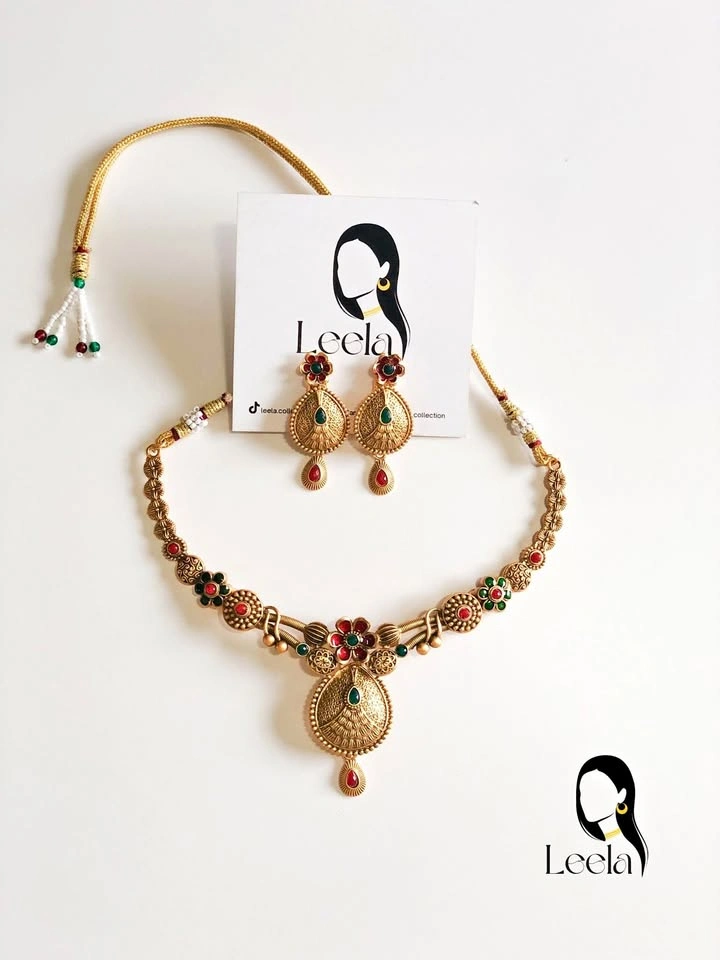 Matt gold Temple Choker Set as Timeless Elegance!