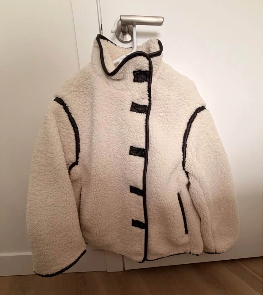 Cozy Cream Sherpa Jacket – Minimalist Trim
