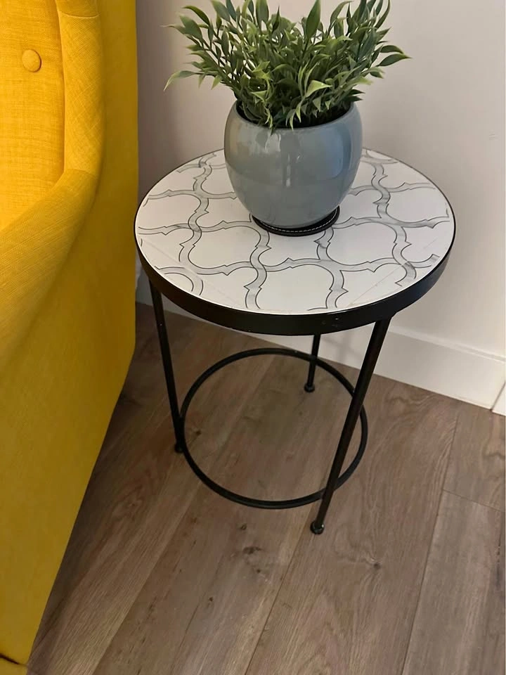 Side/coffee table