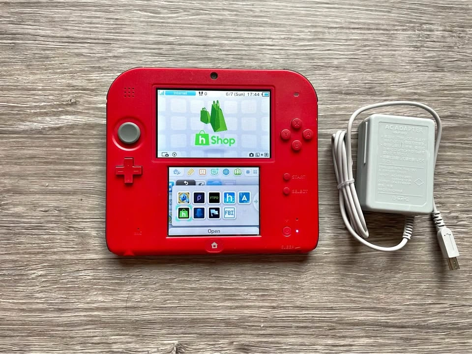 Modded Nintendo 2DS Red