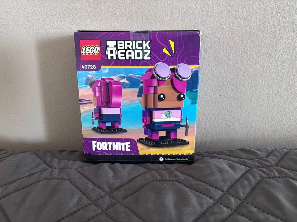 LEGO BrickHeadz Fortnite Brite Bomber 40728 - photo 2