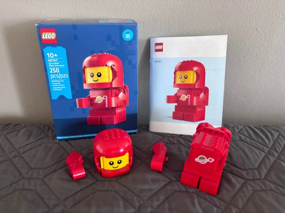 LEGO 40767 Up-scaled Baby Astronaut - photo 3