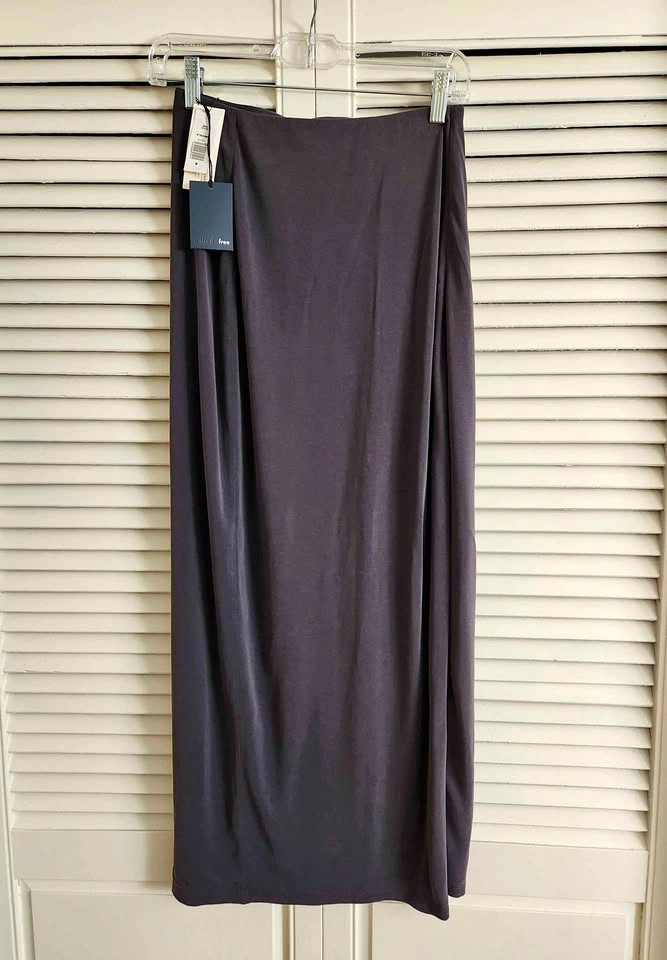 *New* ARITZIA WILFRED FREE Skirt – Women’s Medium