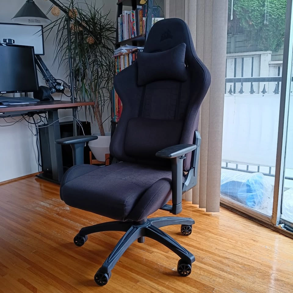 Corsair TC100 Relaxed Ergonomic Gaming Chair Office Chair - photo 2