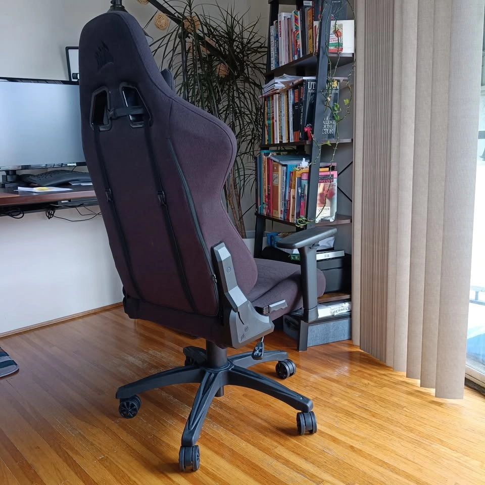 Corsair TC100 Relaxed Ergonomic Gaming Chair Office Chair - photo 3
