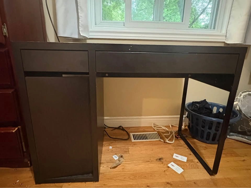 IKEA MICKE Desk (black) - photo 4