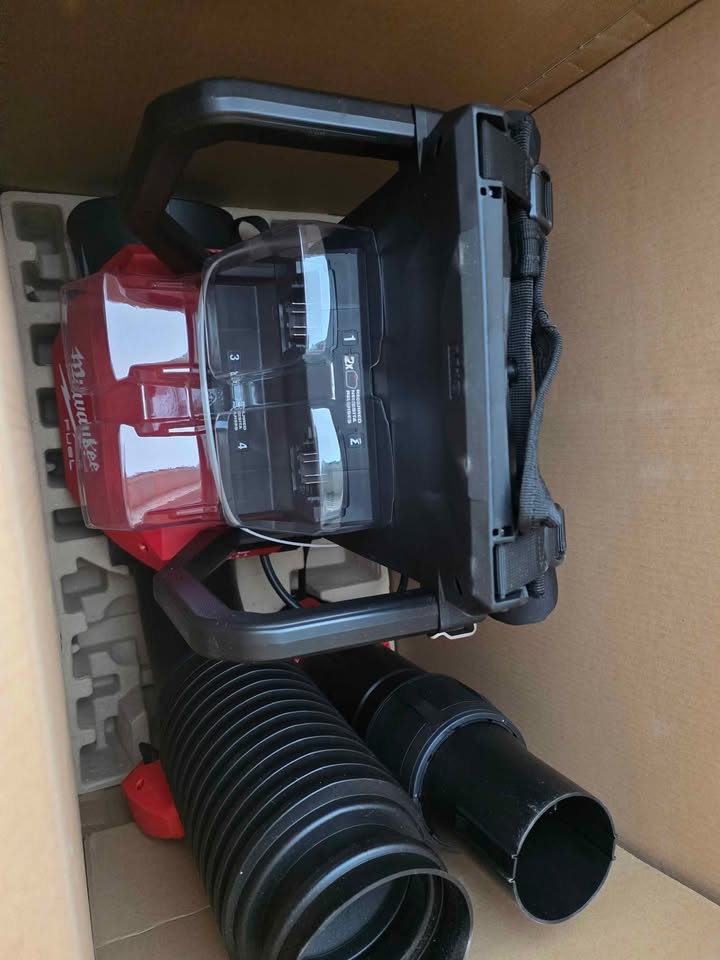 Milwaukee M18 FUEL Backpack Leaf Blower - NEW - photo 5