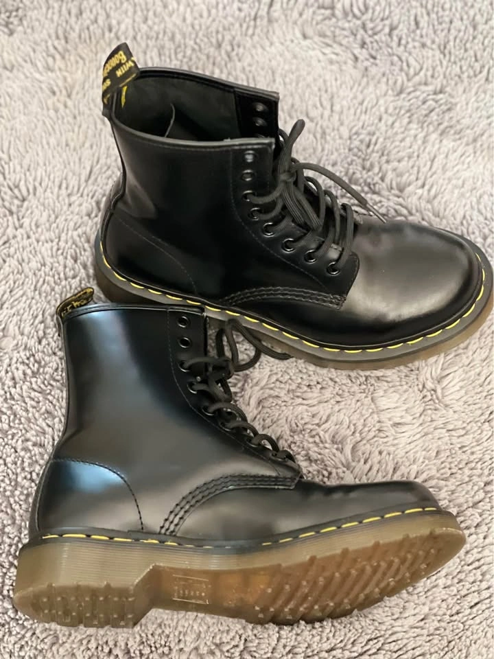 Dr Martens- size 7 US - photo 2