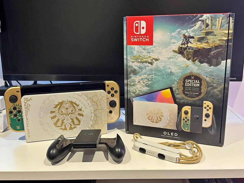 Nintendo Switch OLED - The Legend of Zelda: Tears of the Kingdom