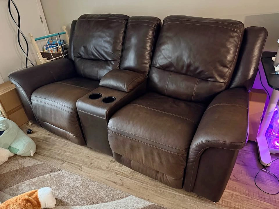 Ashley "Man-Den" Power Reclining Loveseat w/ USB