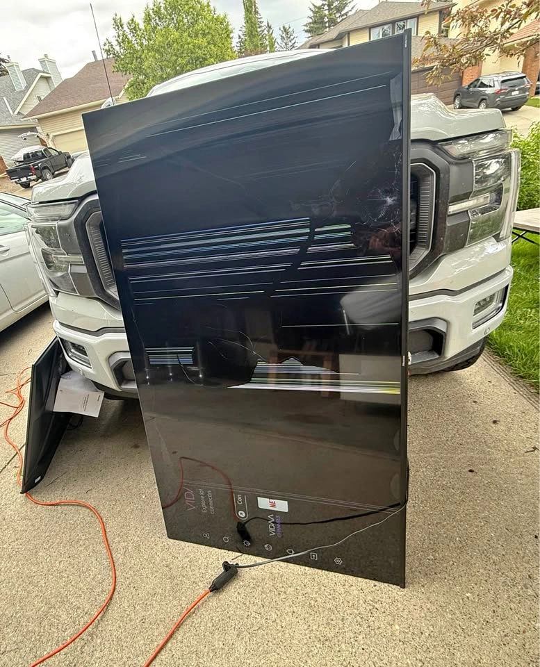 Hisense 65" TV – FOR PARTS / REPAIR