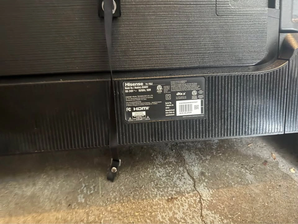 Hisense 65" TV – FOR PARTS / REPAIR - photo 4