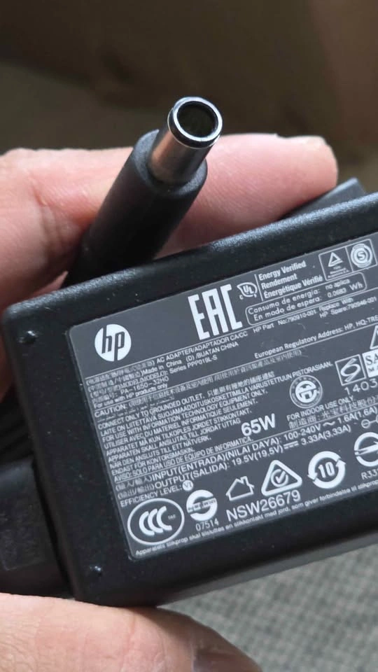 HP power adapter for HP laptop - photo 2