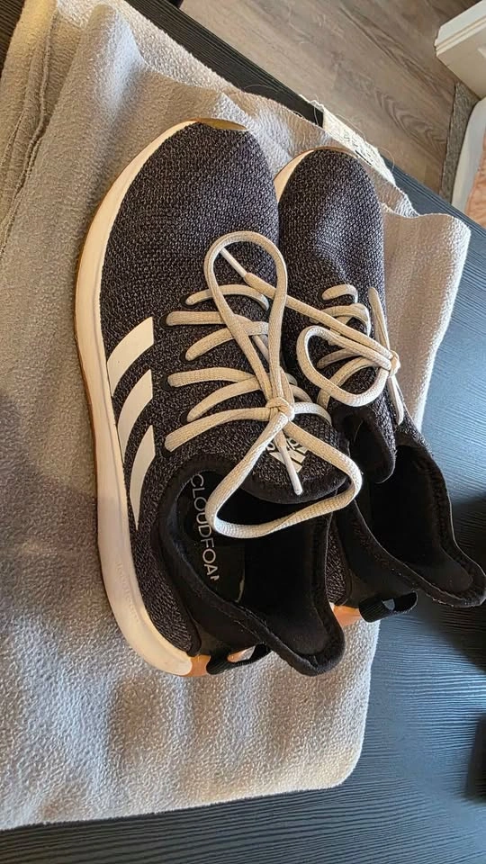 Adidas running shoes (women) - photo 2