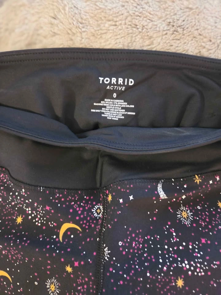 Torrid Active Celestial Print Leggings capris - photo 2