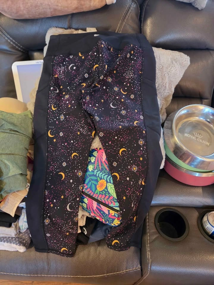 Torrid Active Celestial Print Leggings capris - photo 4