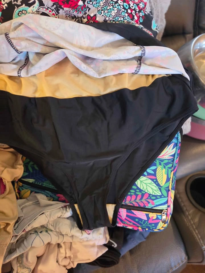 Women's Paisley Floral bathingsuit Size Large - photo 5