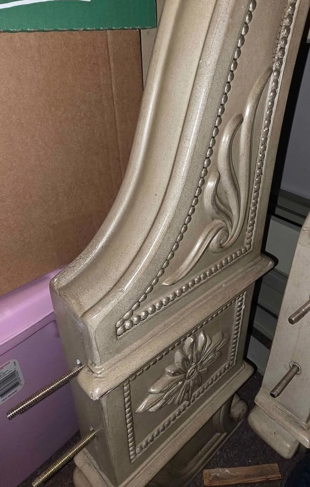 Queen bed and 1 Nightstand - photo 3
