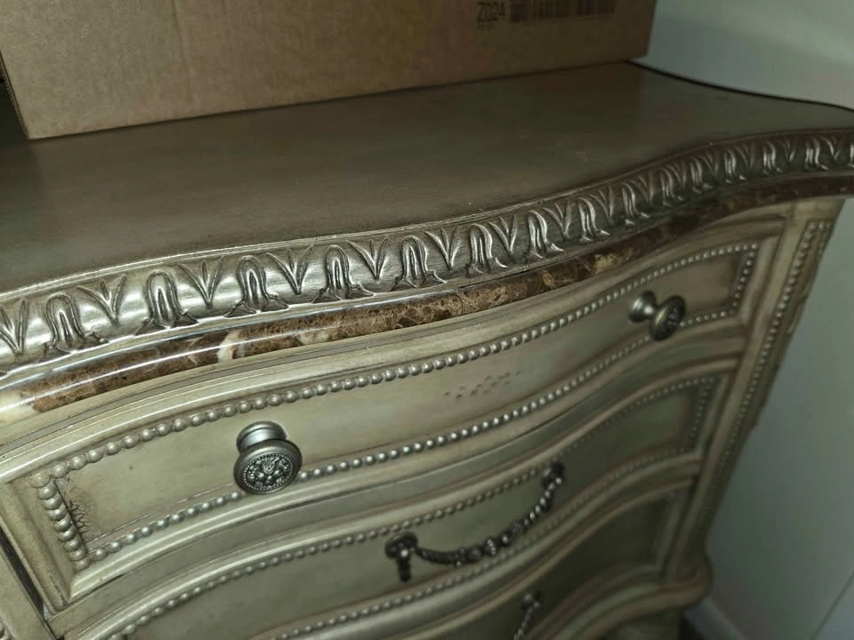 Queen bed and 1 Nightstand - photo 5