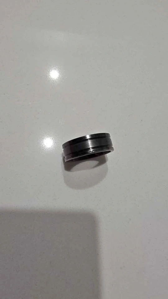 Mens black tungsten kings ring size 8.5
