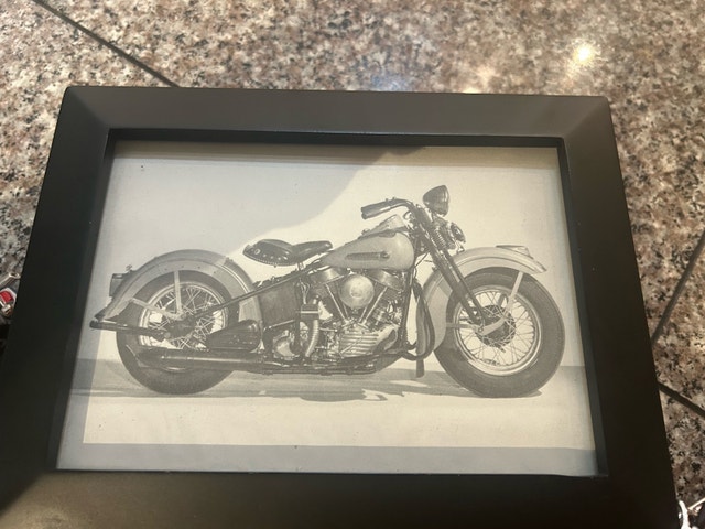 3 Maisto 1:24 Harley Davidsons and trinket box - photo 2