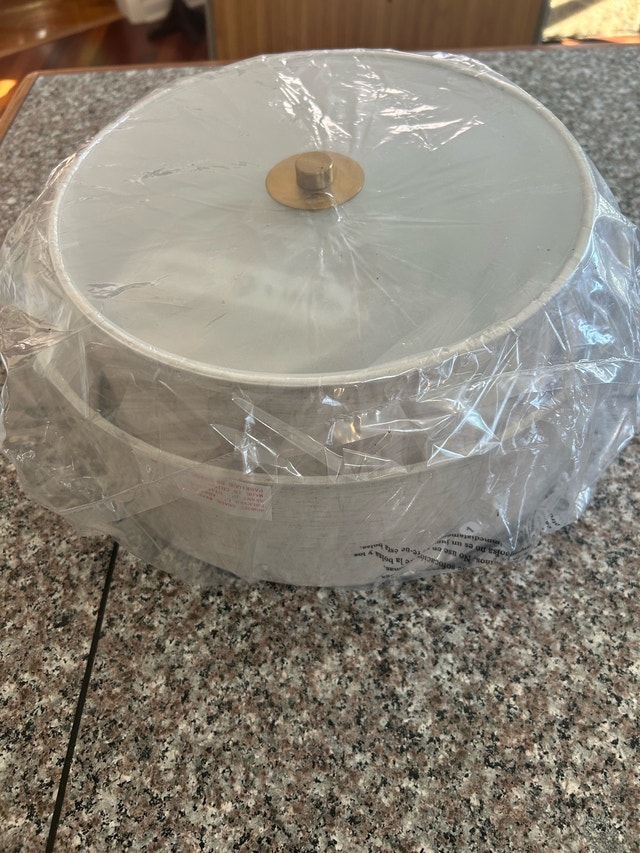 Modern 3 bulb light fixture NEW in box