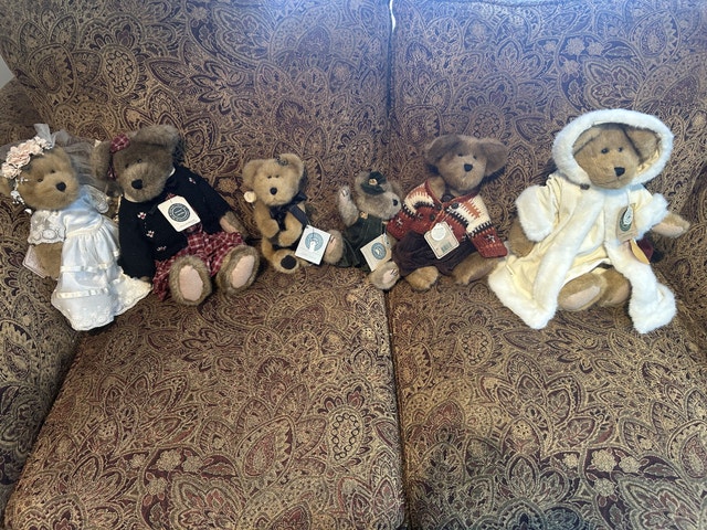 Teddy Bears, Boyd’s Bears, 5 all different