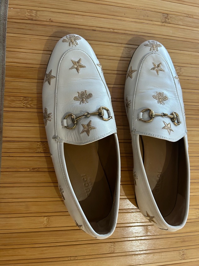 GUCCI Calfskin Bee Star Embroidered Womens Jordaan Loafers, 38